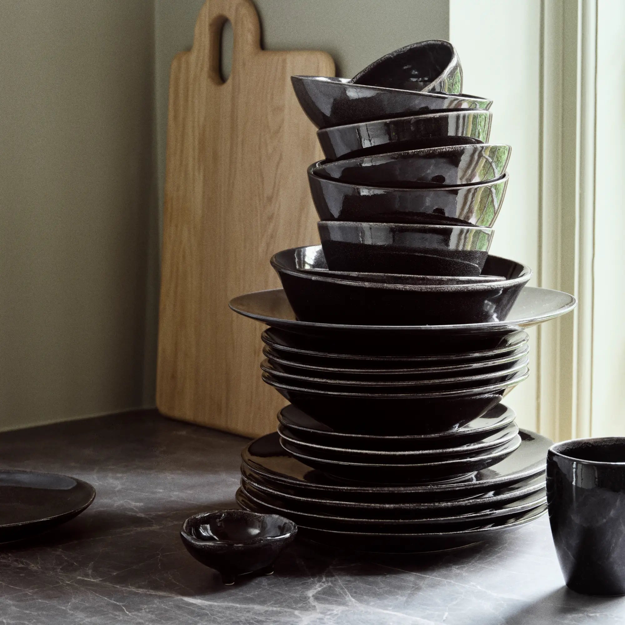 Four-piece Nordic Coal Dinner Set, including dinner plates, salad plates, bowls, and mugs, crafted from high-quality stoneware