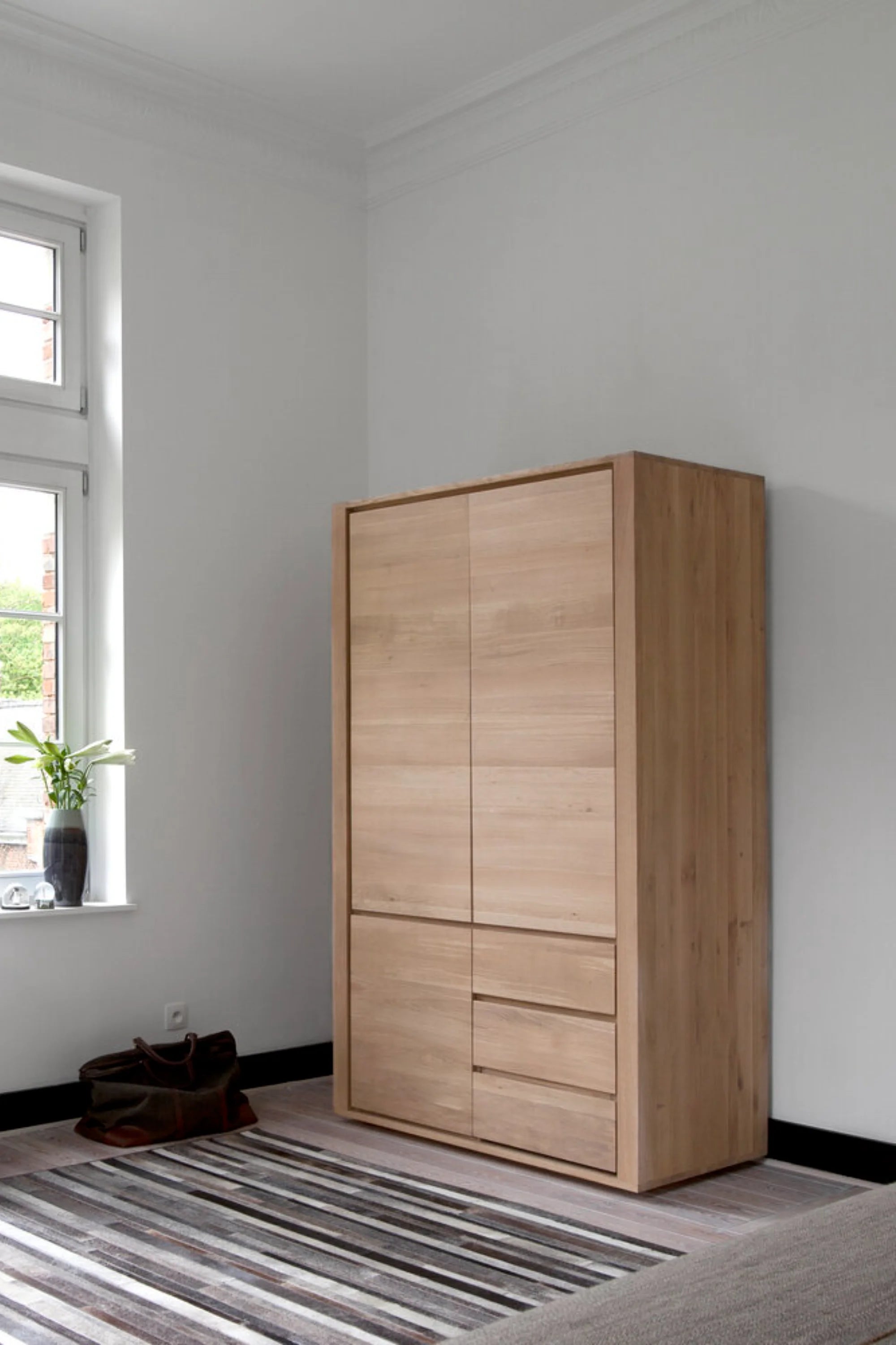 Shadow Dresser
