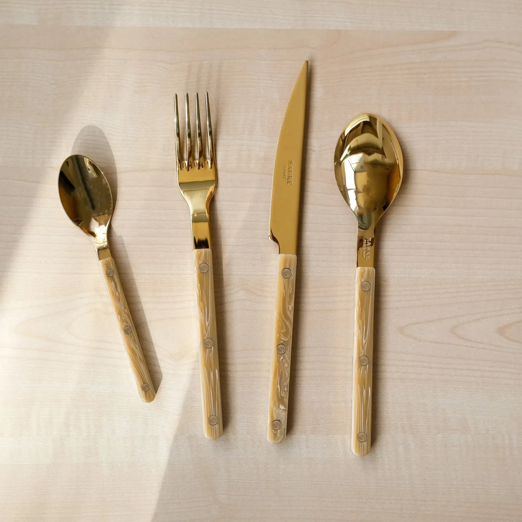 Stylish Bistrot Horn Cutlery Set with sleek handles and elegant design