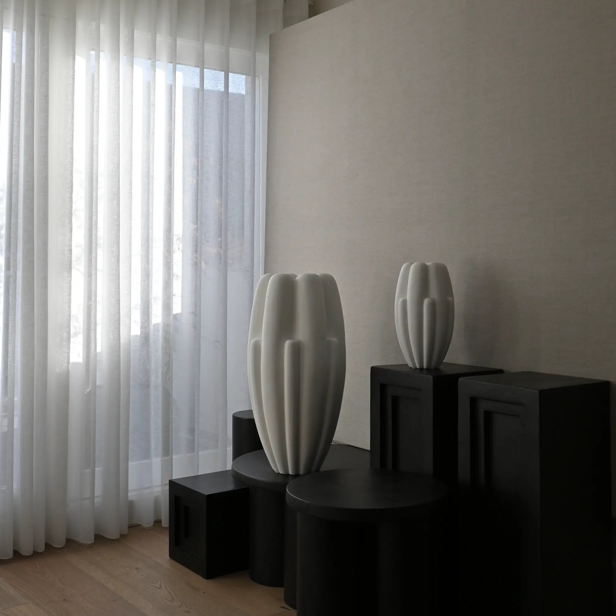 Bloom Slim Vase - Big in elegant and modern design, perfect for showcasing large bouquets