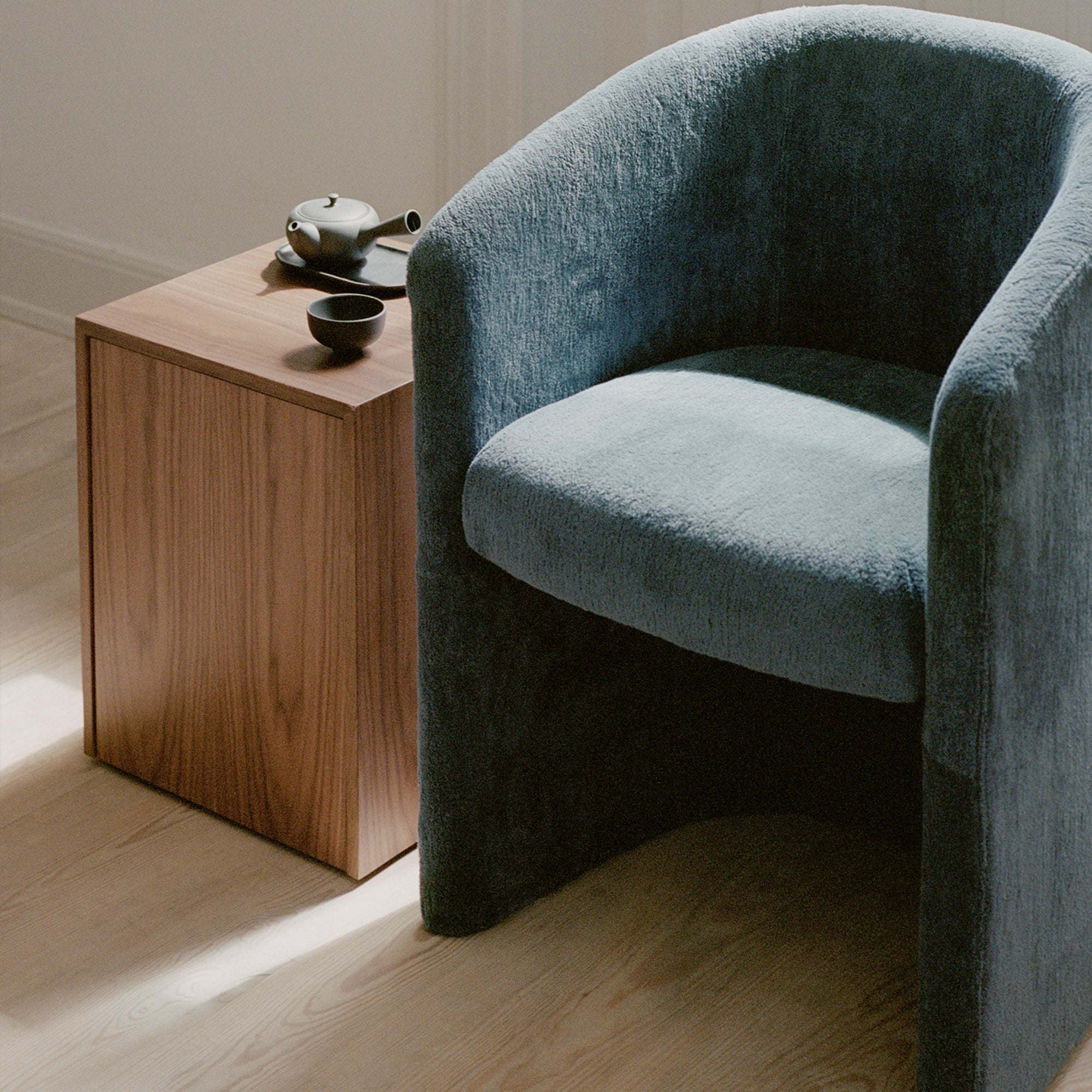 Mass Side Table w. Drawer