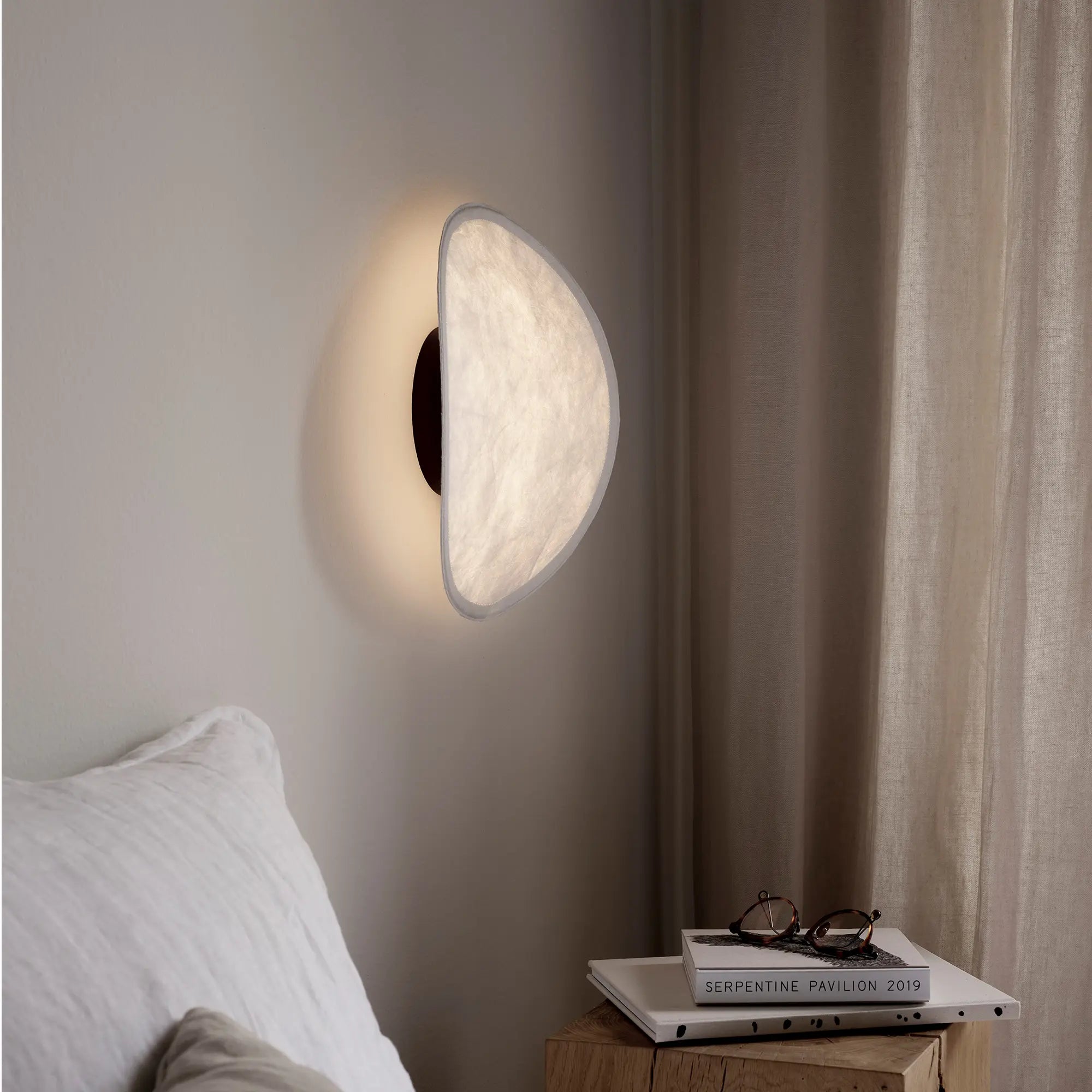 Tense Wall Lamp