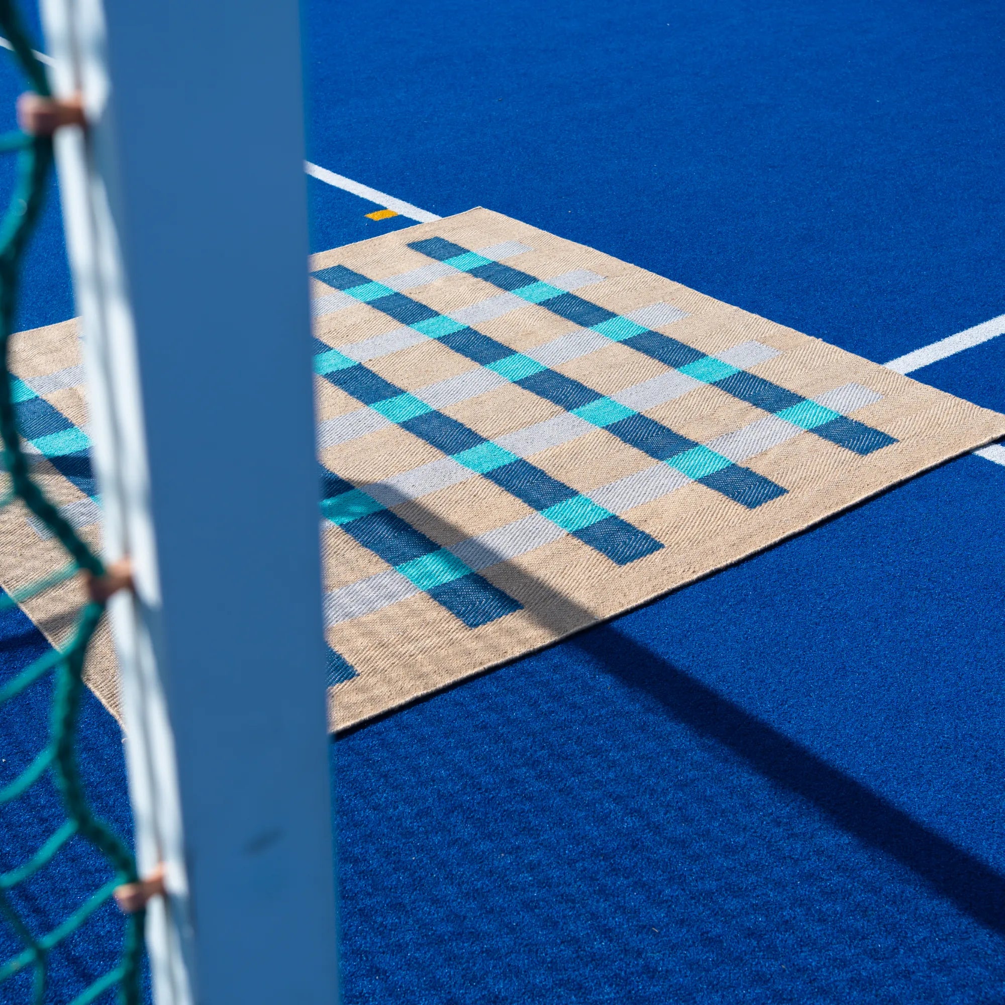  Chic jute rug featuring a classic navy and white striped border