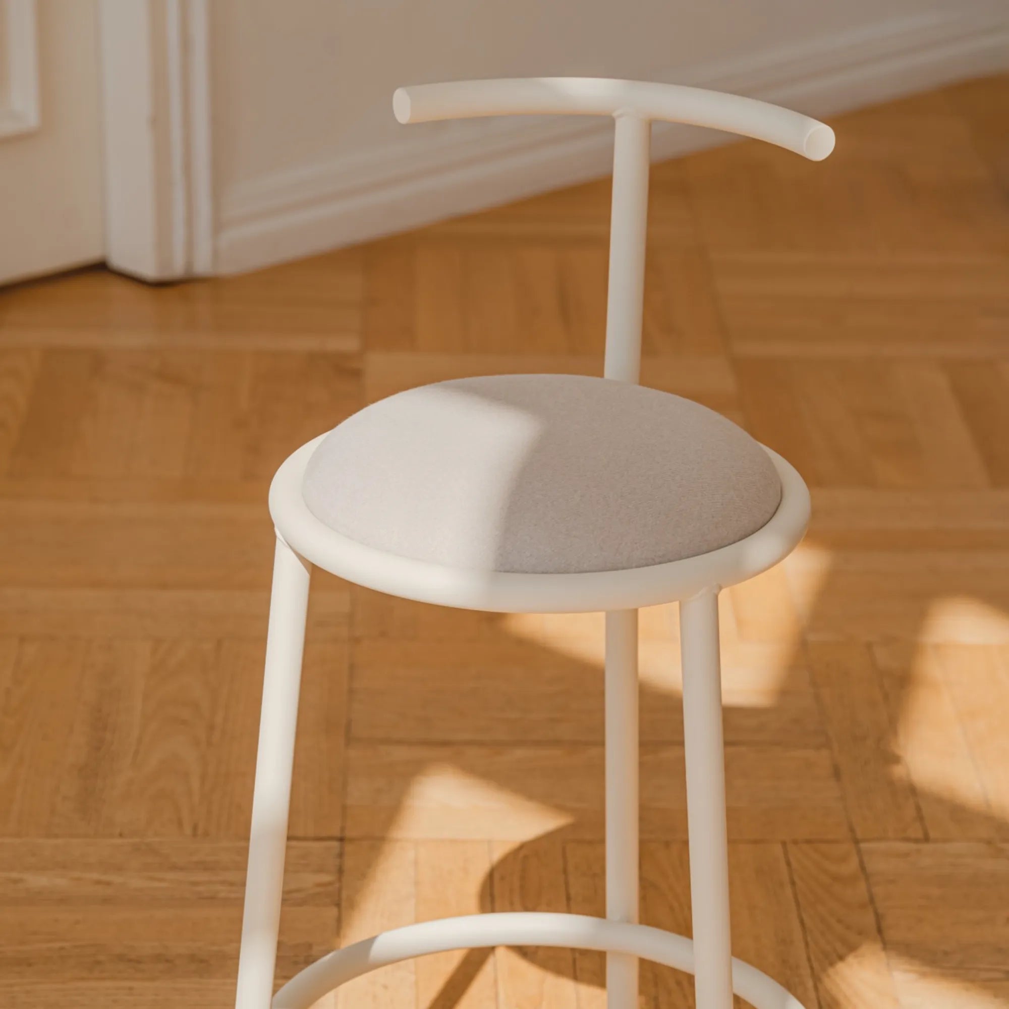 Hogo Bar Stool w Backrest