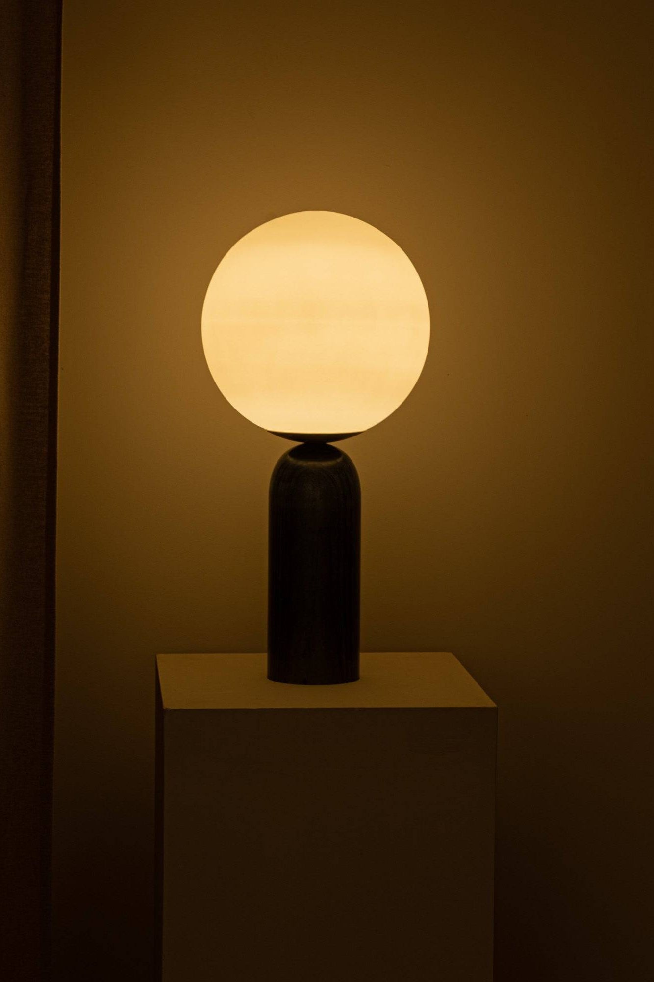 Atlas Lamp, Marble - Black - THAT COOL LIVING